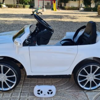VENTA COCHE ELÉCTRICO INFANTIL MERCEDES GLA45 12V, ASIENTO Y RUEDAS PLÁSTICO, RC, BLANCO -  INDA678-AT